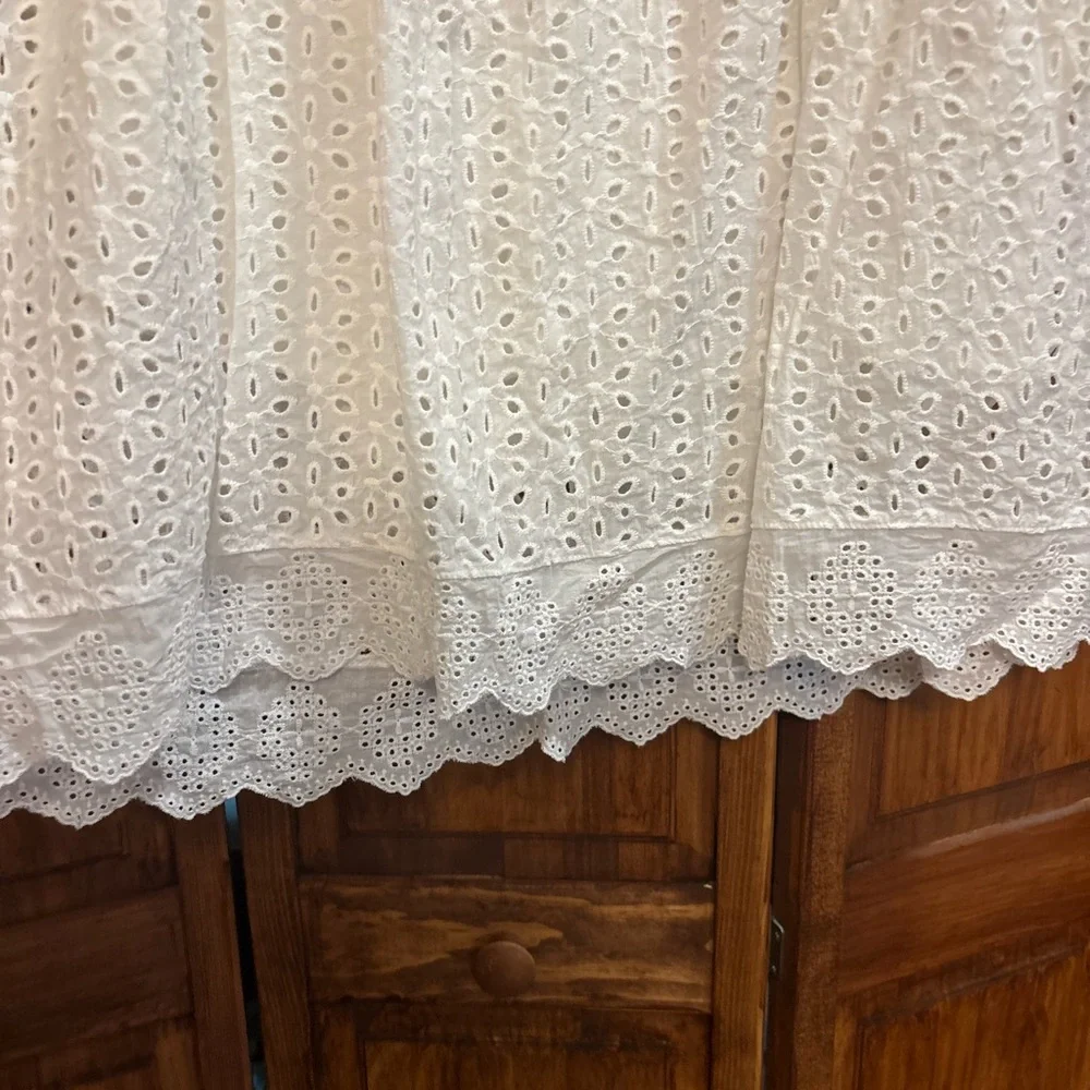White Eyelet V-Neck Sleeveless Dress - Picture 6 of 12